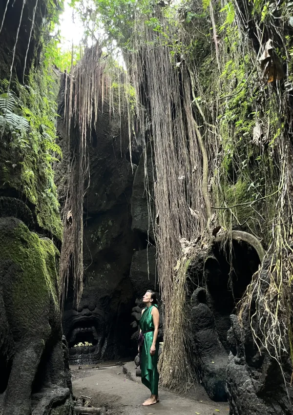 Elvira Nowak im Wald